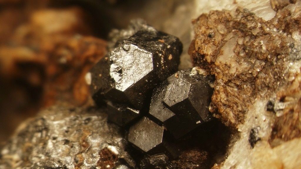 wpid-19011_Perovskite.jpg